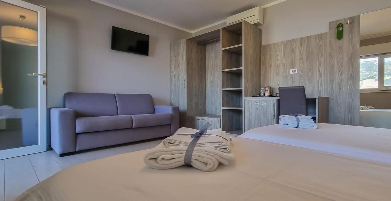 Hotel Casa Marinella Malcesine Eksteriør bilde